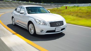 Infiniti M35h front track