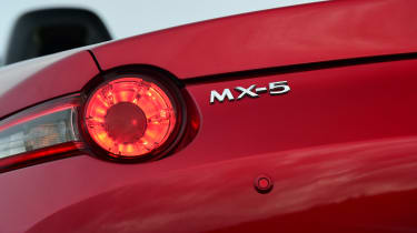 Mazda MX-5 - badge