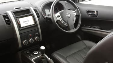 Nissan X-TRAIL Platinum interior