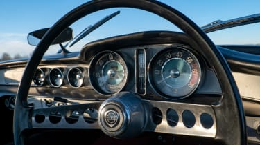 Volvo P1800 - steering wheel and dials