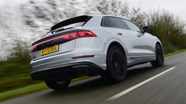 Audi Q8 - rear tracking