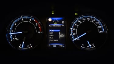 Toyota Hilux Hybrid 48V - dashboard dials