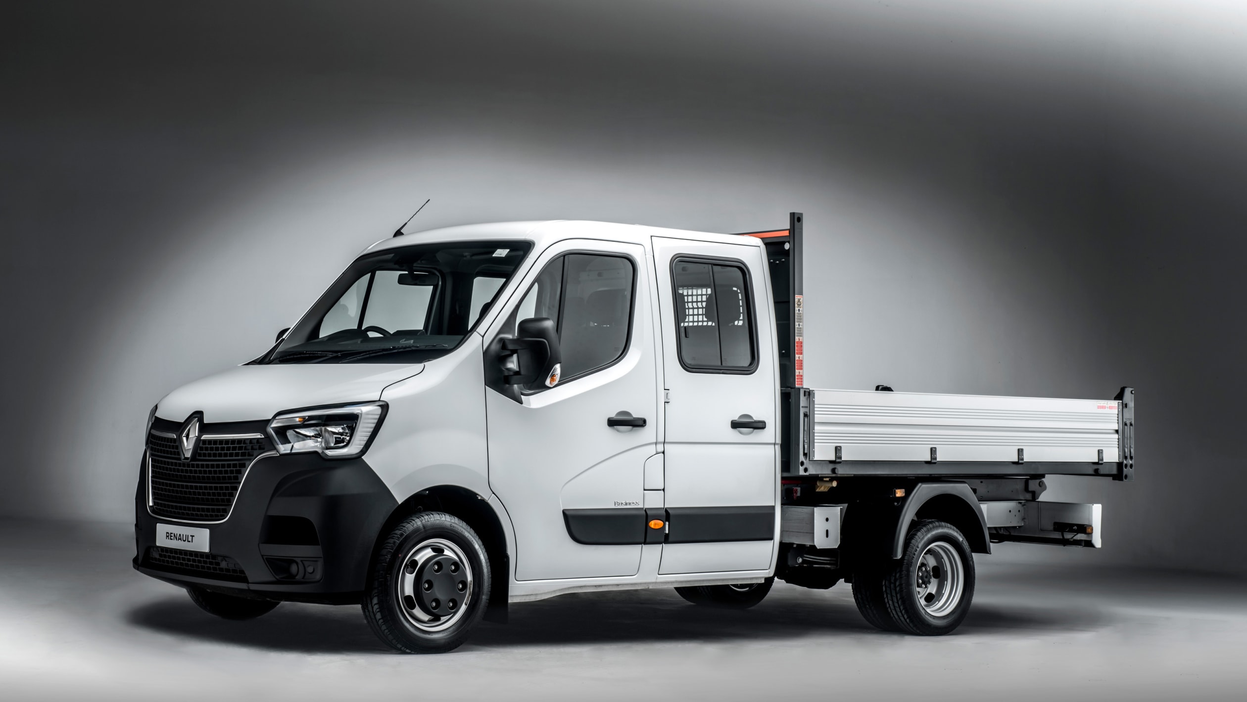 New Renault Master revealed - pictures | Auto Express