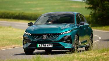 Peugeot E-308 - front cornering