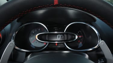 Clio Renaultsport dials