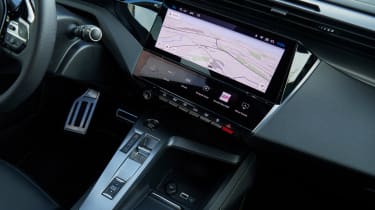 Peugeot 308 hybrid review - screen