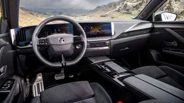 Vauxhall Astra Sports Tourer GSe - interior