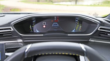 Peugeot 508 SW Sport Engineered vs BMW 330e xDrive Touring - 508 instrument cluster