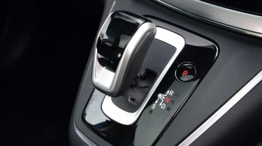 Honda CR-V Mk4 - gear lever