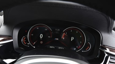 BMW 5 Series Touring - dials