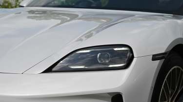 Porsche Taycan facelift - front light