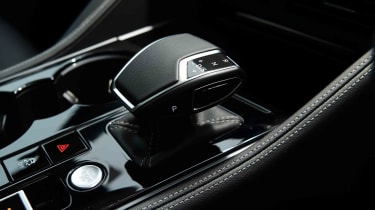 Volkswagen Touareg 3.0 TDI 4MOTION Black Edition – gear lever