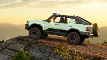 Toyota Land Cruiser ROX concept - side 