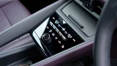 Porsche Macan Electric 4 - centre console switchgear