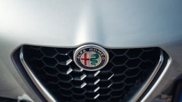 Alfa Romeo Giulia Super petrol 2017 - badge