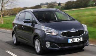 Used Kia Carens - front