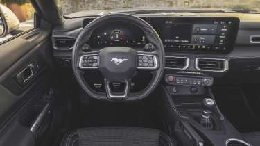 Ford Mustang GT - dash
