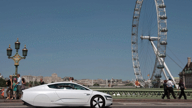 Volkswagen XL1 on the move