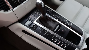 Porsche Macan - centre console