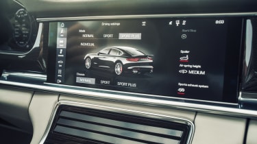 Porsche Panamera Turbo - infotainment screen