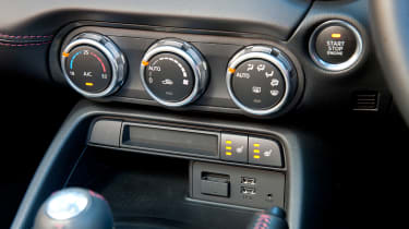 Mazda MX-5 2015 dials