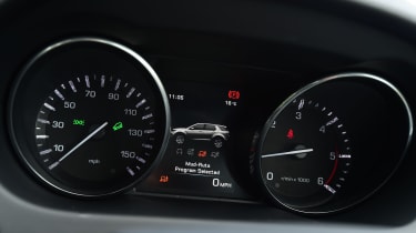 Land Rover Discovery Sport - dials