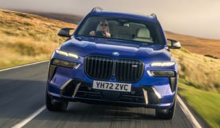 BMW X7 M60i xDrive - front tracking