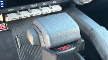Toyota 4Runner - centre console and gear selector