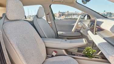 Volkswagen ID. Cross Concept - front seats