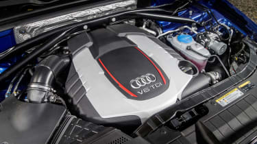 Audi SQ5 Plus 2016 - engine