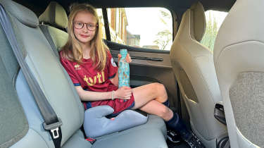 Volvo EX30 Extended Range RWD - girl in back seat