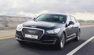 Genesis G90 front tracking cropped