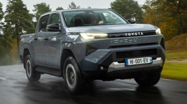 Toyota Hilux - front