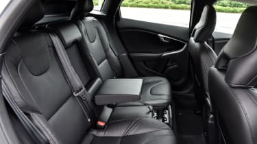 Volvo V40 2016 - rear seats