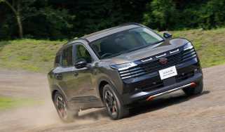 New Nissan Kicks Rock Creek - front tracking 