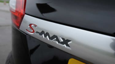 Ford S-MAX 2.0 TDCi Titanium badge