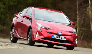 Toyota Prius 2016 UK - front cornering