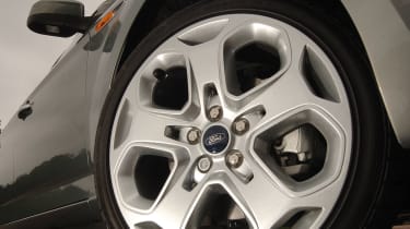 Ford Mondeo 2.0 TDCi Ghia wheel