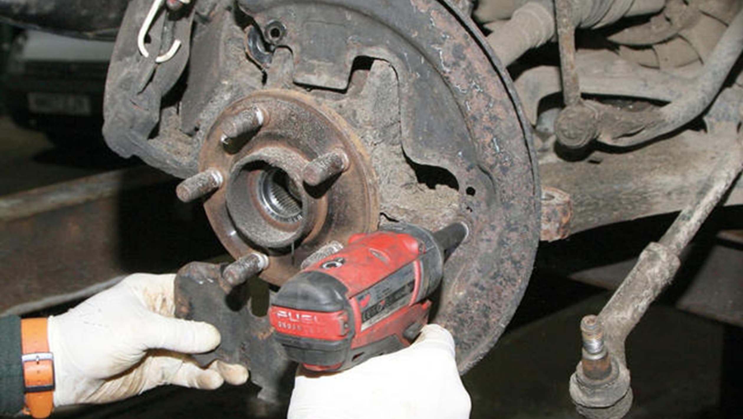 How to replace the wheel bearings on a Freelander 2 pictures Auto