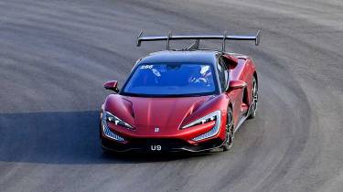 Yangwang U9 - front action