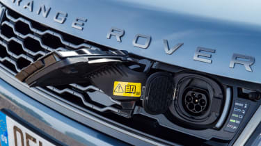 Range Rover Sport P400e - socket