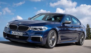 bmw m550i - tracking front quarter