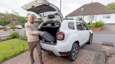 Loading the Dacia Duster&#039;s boot