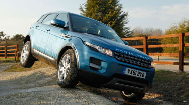 Range Rover Evoque 2WD front three-quarters