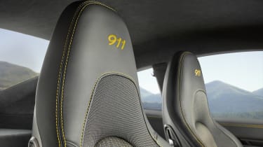 Porsche 911 Carrera T - front seat detail