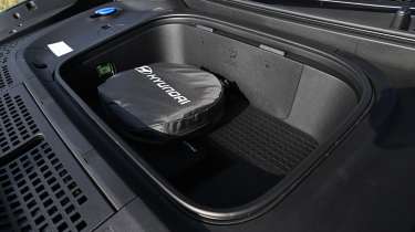 Hyundai Ioniq 9 - under-bonnet storage