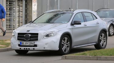 Mercedes GLA facelift 2017 spied 3