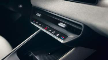 Volkswagen ID Polo - button