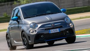 Abarth F595 - front action