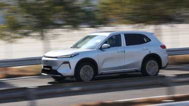 Geely Starray EM-i - front action